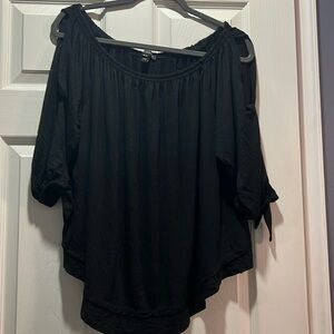 Women’s black top